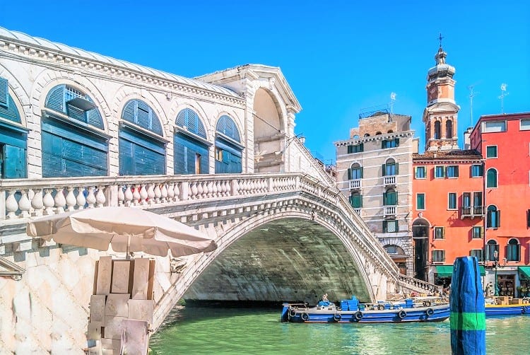 Venice The most romantinc things to do in Venice - Check out the Rialto Bridge